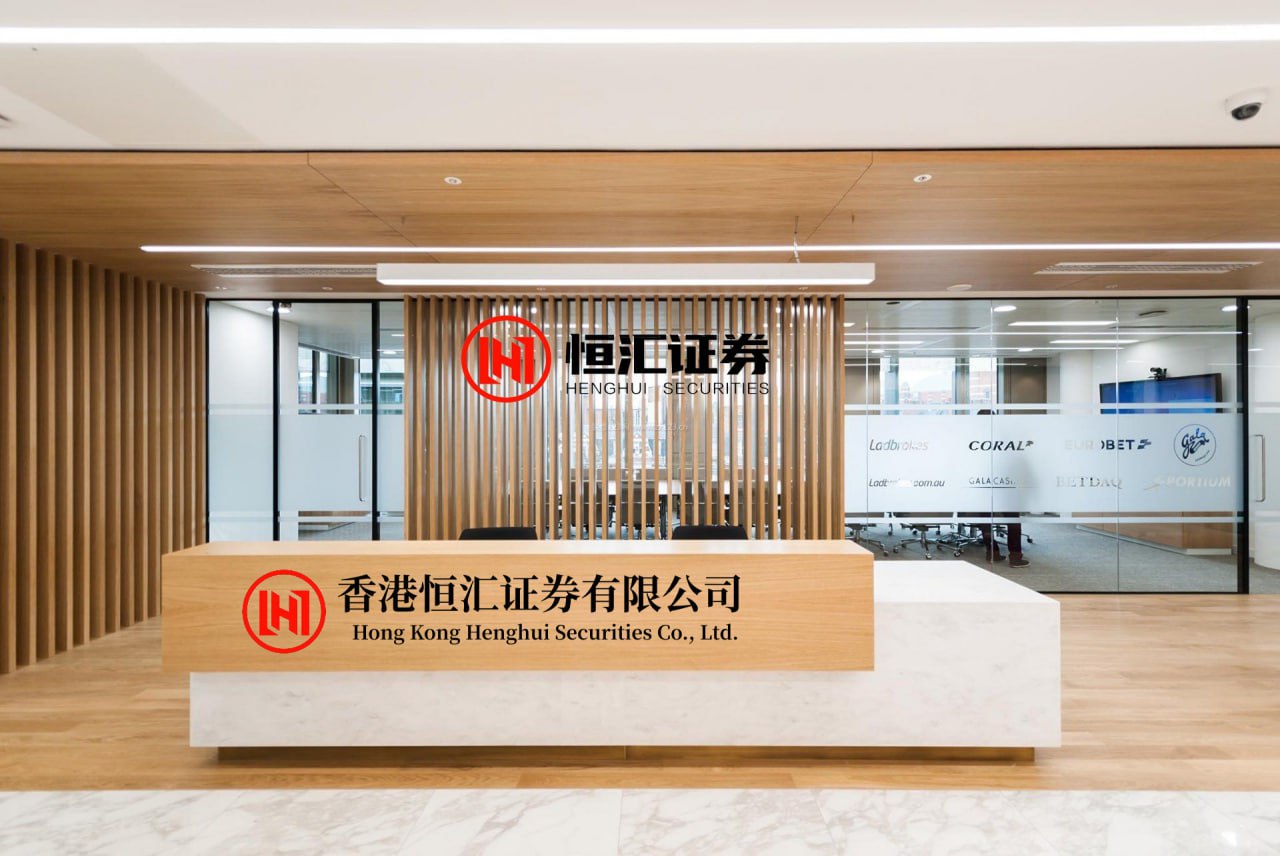 中股网 百闻不如一见｜青绽釉色 纹载春秋——海丝青花解码东方文脉_瓷器_中国_沉船